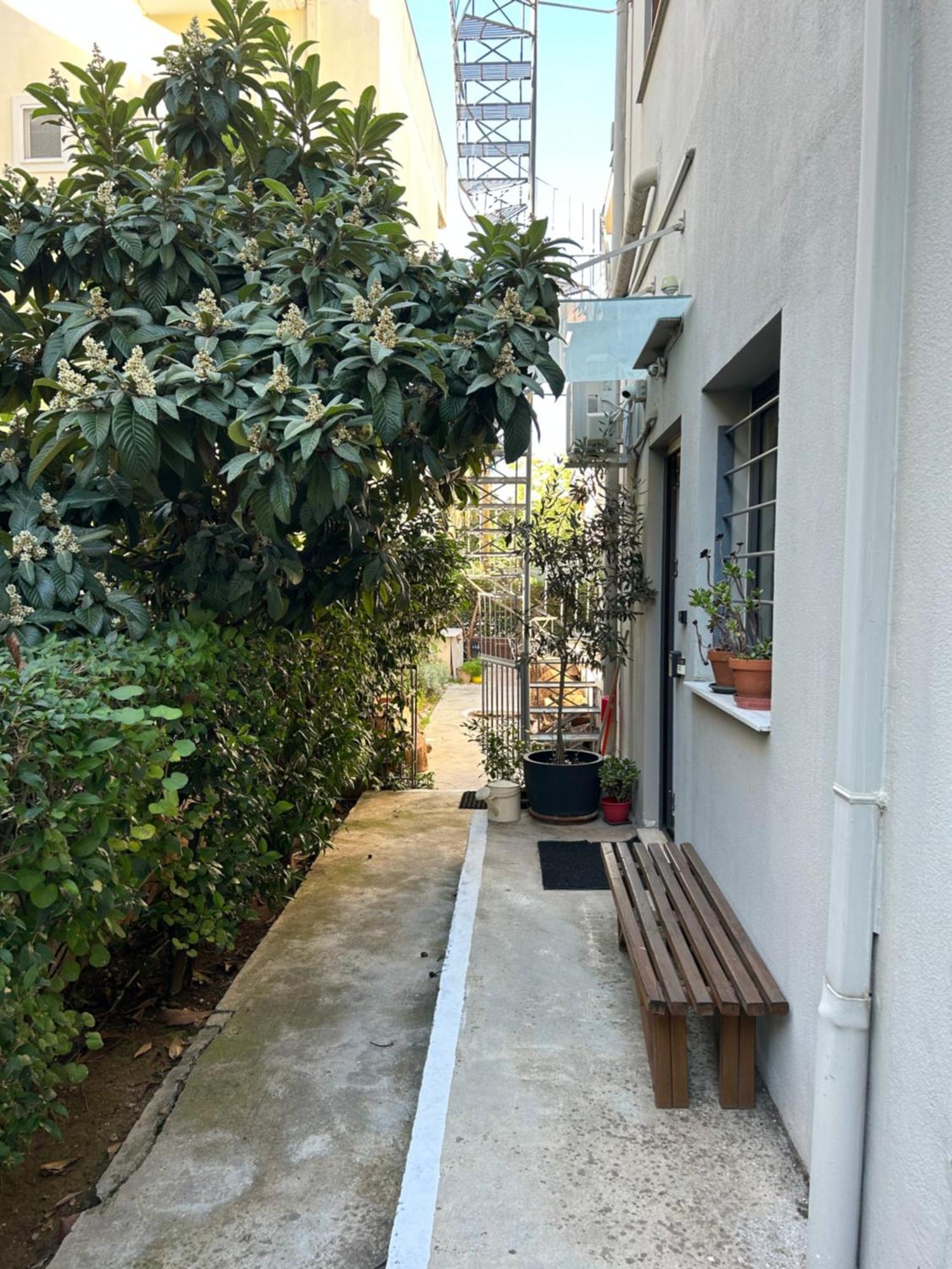 Small Gem Studio Athens, Next To Metro Nomismatokopeio Eksteriør billede